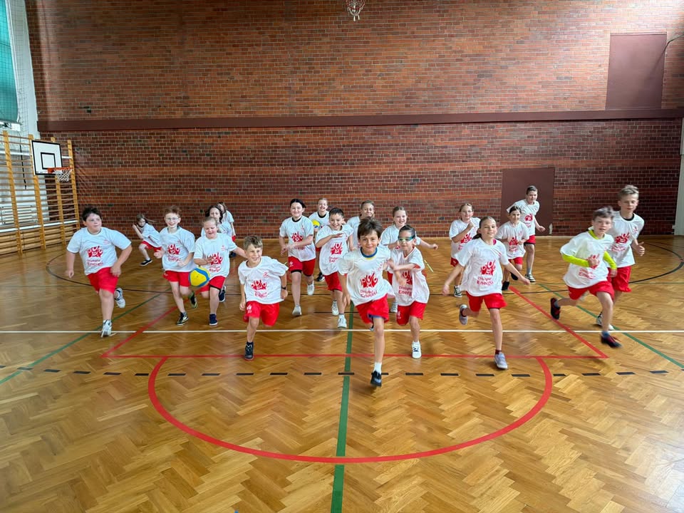 Dru Szkolny Sport Nowe Stroje Duma Szko Energia W Nas Aktywna Szko